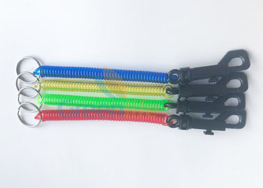 Longes en plastique matérielles de ressort de TPU adaptées aux besoins du client avec le porte-clés noir de crochet de rupture de pp